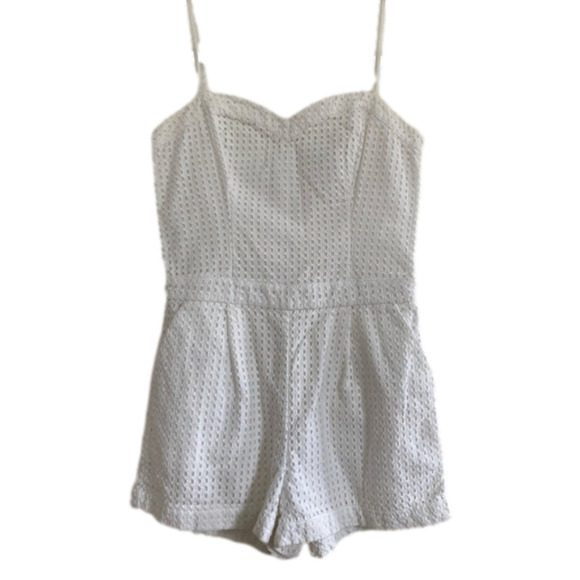 Guess white eyelet romper with adjustable straps and pockets. Size 2 - Picture 1 of 11